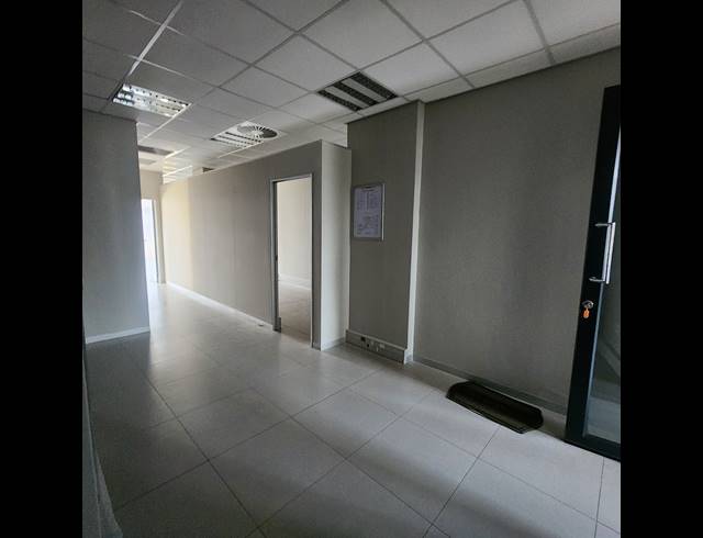 138M² OFFICE TO LET IN UMHLANGA RIDGE